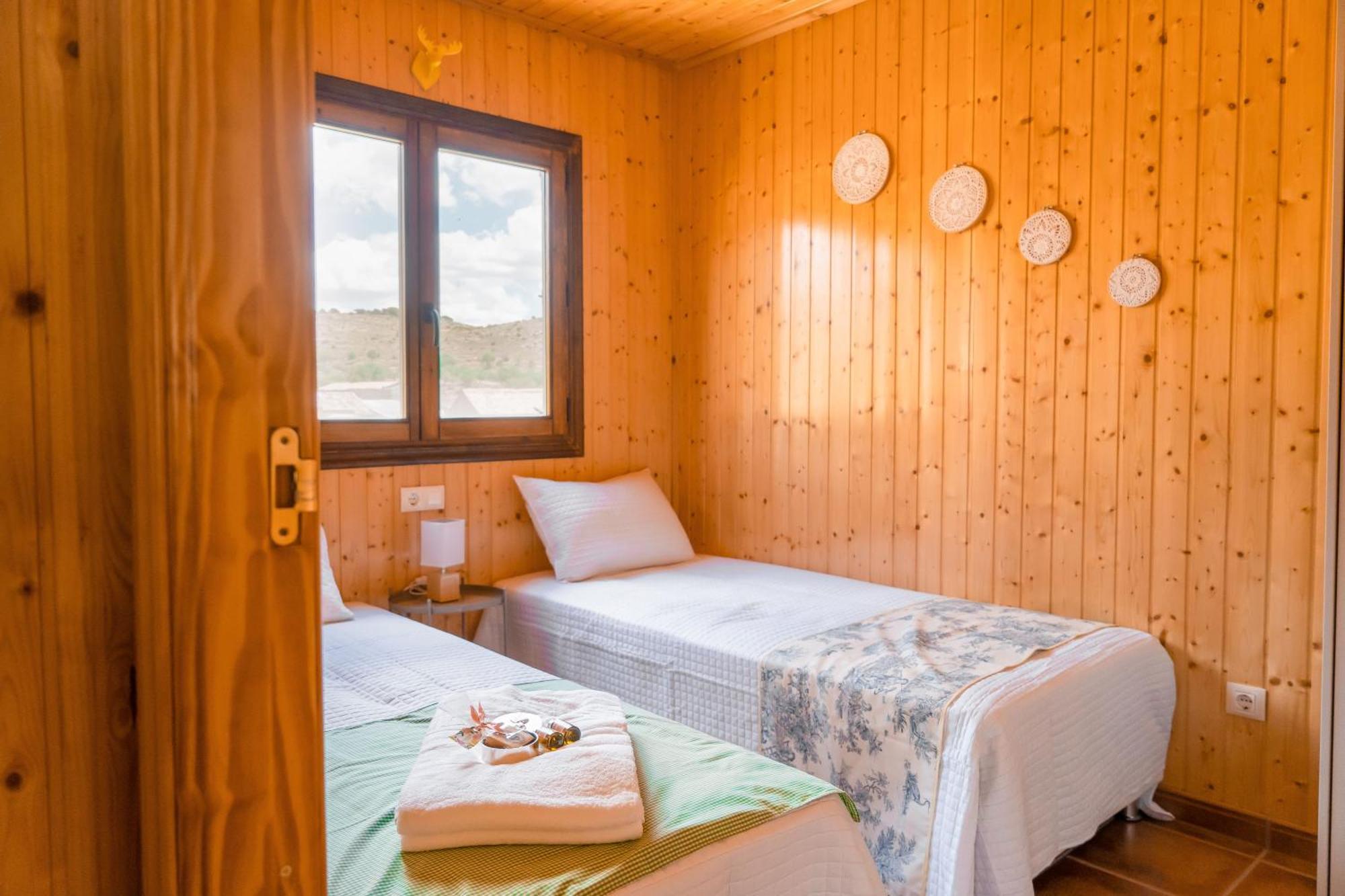 Aldea Los Odres - Cabanas De Madera De 1ª Con Piscina Privada Y Bbq En La Puerta โมราตายา ห้อง รูปภาพ